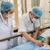 Ngã vào xô chứa nước thải điều hoà, bé gái 19 tháng suýt mất mạng