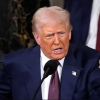 Ông Trump nói muốn sản xuất xe tăng, không phải áo phông