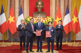 Thúc đẩy hợp tác với Pháp trong lĩnh vực công nghệ vũ trụ và hàng không