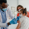 CDC Mỹ bỏ khuyến cáo tiêm vắc xin ngừa Covid-19 với trẻ em và thai phụ khỏe mạnh