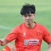 Tuyển Việt Nam khó khăn, HLV Kim Sang-sik lại khiến Công Phượng 'mừng thầm'