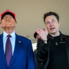 Elon Musk 'khẩu chiến' với ông Trump, Tesla khó bán xe