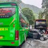Ô tô con biến dạng sau tai nạn liên hoàn ở Lào Cai, dòng xe ùn tắc kéo dài