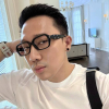 Vướng tranh cãi khi 'ép' các Em xinh say hi tặng quà, Trấn Thành đáp trả