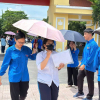 Các lực lượng chức năng tiếp tục hỗ trợ thí sinh bước vào ngày thi thứ hai tốt nghiệp THPT năm 2025