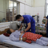 Cấp cứu kịp thời 2 bệnh nhân bị sét đánh khi đang cấy lúa ở ruộng