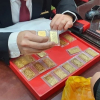 Giá vàng liên tục tăng, nhà đầu tư nên mua vào hay bán ra?