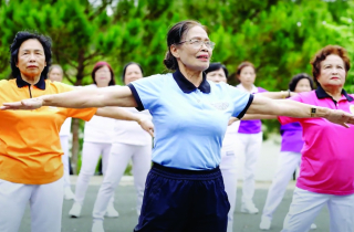 Già hóa dân số và nỗi lo “chưa giàu đã già”