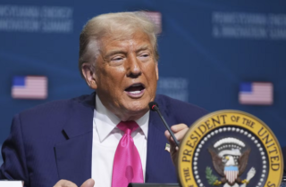 Ông Trump nói Ukraine không nên tấn công Moskva, bác khả năng gửi vũ khí tầm xa