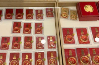 Giá vàng giảm mạnh, tuột mốc 121 triệu đồng/lượng