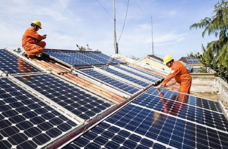 Lắp điện mặt trời mái nhà, hộ gia đình được hỗ trợ tiền, lãi suất vay ngân hàng