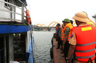 Khám nghiệm hiện trường, giám định kỹ thuật làm rõ nguyên nhân lật tàu ở Hạ Long