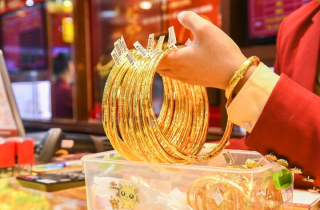 Giá vàng hôm nay 21/7: USD suy yếu, vàng vẫn không thể khởi sắc