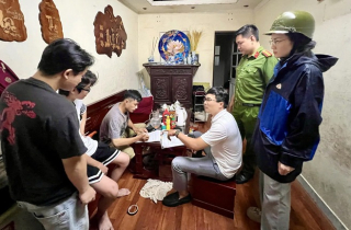 Hà Nội di dân khỏi chung cư nguy hiểm trước giờ bão Wipha đổ bộ
