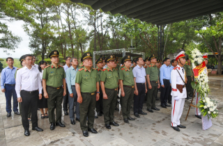 Petrovietnam phối hợp cùng Bộ Công an thực hiện chương trình tri ân trên “Vùng đất lửa” Quảng Trị