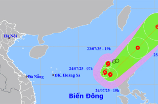 Biển Đông đón bão số 4 Comay