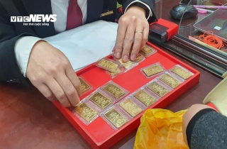 Giá vàng miếng 'bốc hơi' 700.000 đồng/lượng
