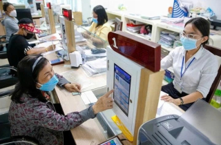 Một phường ở Hà Nội đưa robot AI hỗ trợ phục vụ hành chính công