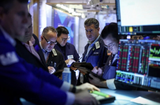 S&P 500 và Nasdaq cùng bứt phá lên đỉnh lịch sử