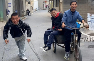 Cảm phục ba thanh niên bị bại não cùng nhau khởi nghiệp