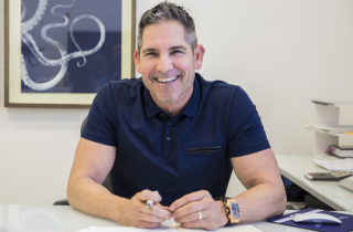 Không chỉ tiết kiệm, phải đầu tư: Cách Grant Cardone xây dựng khối tài sản trăm triệu USD