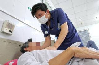 Điếc đột ngột, viêm màng não do ăn món 'khoái khẩu'