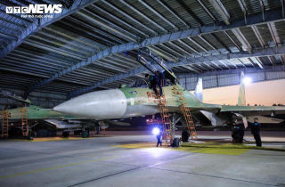 Một ngày thầm lặng của kỹ thuật viên không quân bên chiến đấu cơ Su-30MK2