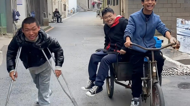 Cảm phục ba thanh niên bị bại não cùng nhau khởi nghiệp