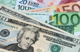 Đồng USD suy yếu trước sự trỗi dậy của đồng euro