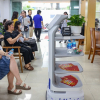 Người dân Hà Nội làm thủ tục hành chính được miễn phí đồ ăn, sử dụng robot lễ tân