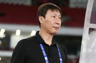 HLV Kim Sang-sik: Xếp chai nước không phải chiêu trò, U23 Indonesia quá nhạy cảm