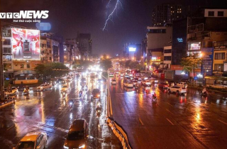 Chuyên gia lý giải nguyên nhân mưa dông trở lại, nắng nóng dịu dần ở miền Bắc