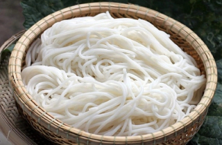 Ai cần hạn chế ăn bún?