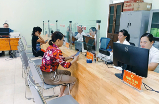Công chức xã, phường: Việc nhiều, áp lực lớn, cần tăng lương hay tăng biên chế?