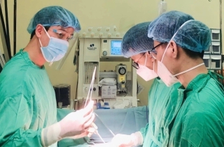 Bác sĩ trải lòng phút buộc phải dừng mổ ung thư ở ranh giới sống còn
