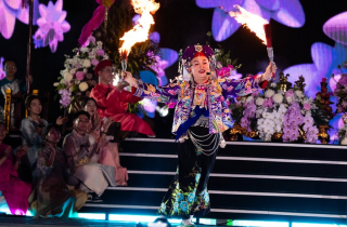 Nghệ sĩ Xuân Hinh hát văn, mang hit 'Bắc Bling' lên 'concert quốc gia'