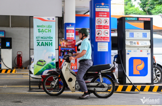 Bán xăng E10: Giá thấp hơn RON 95 là 700 đồng/lít, khách luôn hỏi ‘xăng có tốt không'