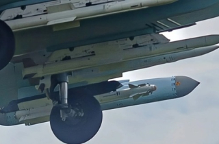 'Sát thủ tàng hình' R-77M của Nga đáng sợ thế nào?