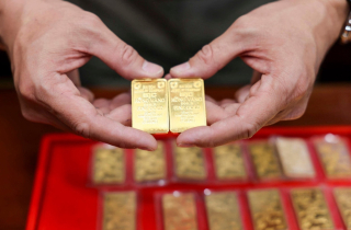Giá vàng miếng SJC giữ nguyên, vàng nhẫn giảm nhẹ