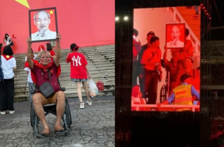 Clip người đàn ông ngồi xe lăn giơ cao ảnh Bác tại Concert Quốc gia gây xúc động