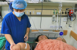 Bác sĩ 'cân não' thực hiện ca sinh mổ cho sản phụ 178 kg