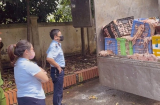 Kinh hãi hơn 2 tấn mỡ và da bò bốc mùi suýt tuồn vào thị trường