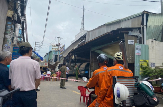 Nổ lớn tại công ty kính ở TP.HCM, nhiều nhà dân bị xé toạc