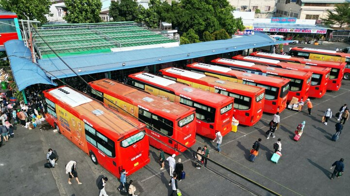 Các nước bỏ xe giường nằm vì có tàu siêu tốc, người Việt vẫn cần xe này