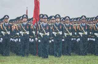 Hơn 16.300 chiến sĩ kiên cường hợp luyện diễu binh trong mưa