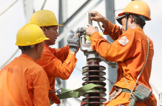 Ai gánh món nợ gần 45 nghìn tỷ của EVN?