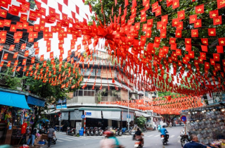 Hà Nội rực sắc cờ hoa chào mừng Cách mạng tháng Tám và Quốc khánh 2-9
