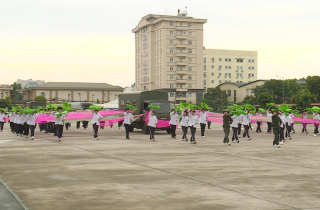 Học sinh nhiều trường ở Hà Nội nghỉ học dịp lễ diễu binh 2-9