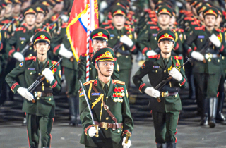 Quân đội Nga, Lào, Campuchia sải bước trong hợp luyện diễu binh ở Quảng trường Ba Đình