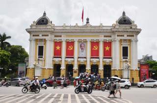 Hà Nội rộn ràng, rực rỡ cờ hoa mừng 80 năm Quốc khánh 2-9